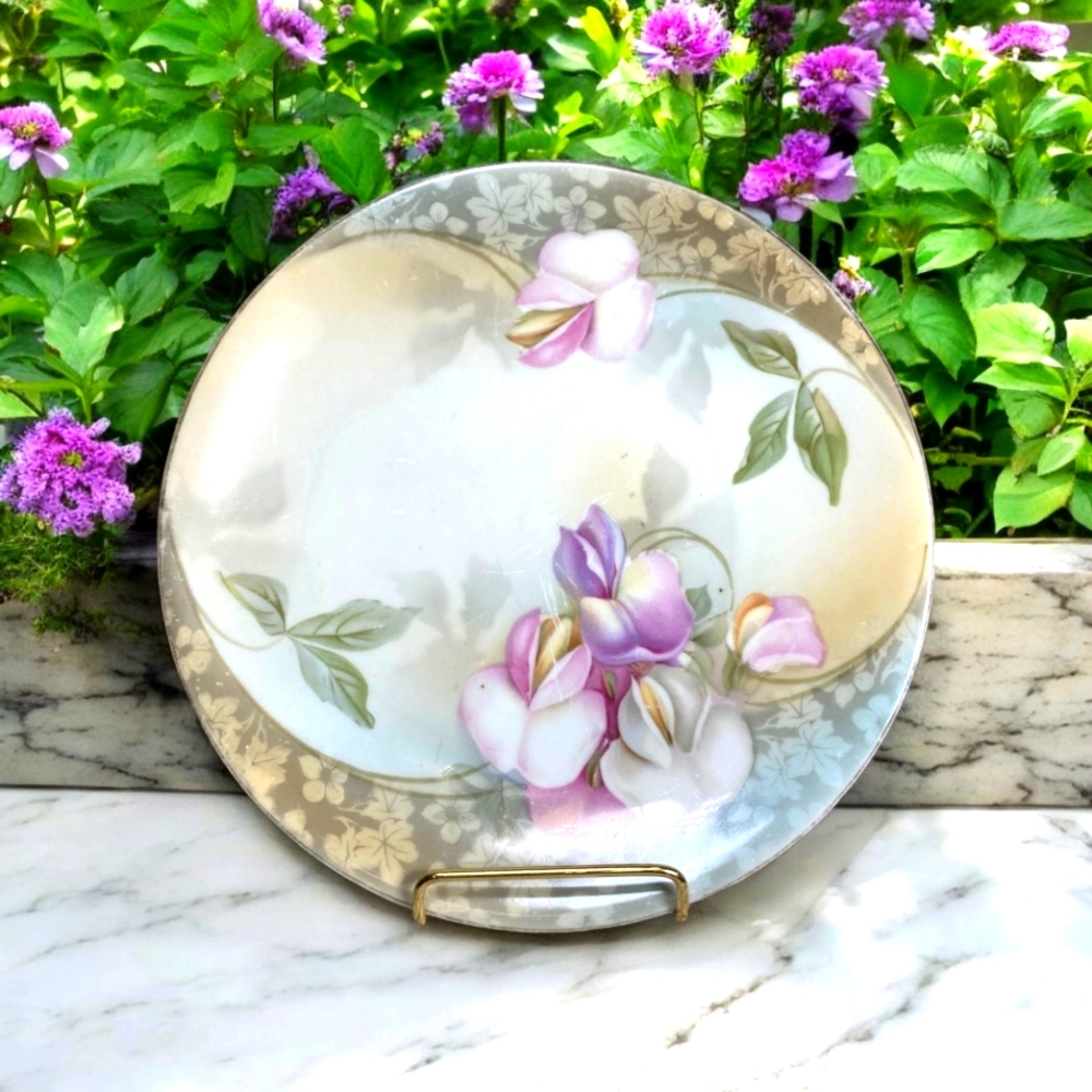 Rare plate, Regina Ware Hand Painted.  EXCELLENT CONDITION for age.Please see al